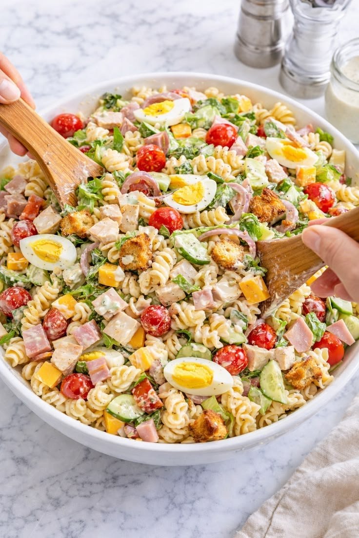 Tuna and mayonnaise pasta salad is one of the easiest and quickest recipes, and its taste is irresistible.😋👌🏻🥗